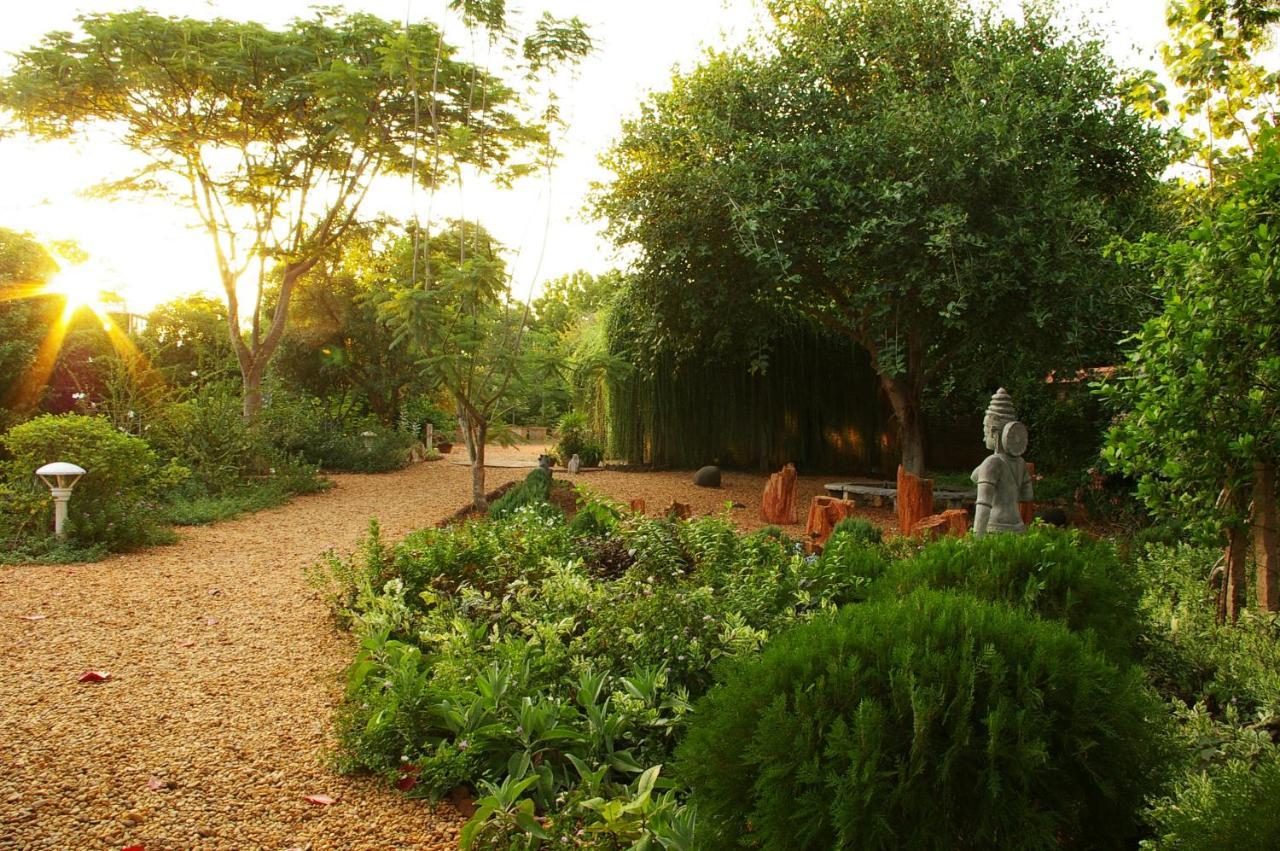 Gaia'S Garden Guest House Auroville Exterior photo